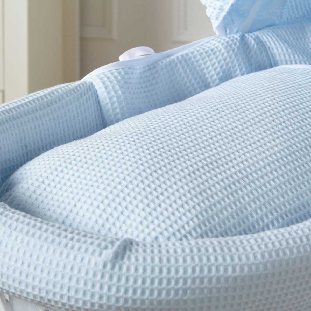Blue Waffle White Wicker Baby Moses Basket With Stand