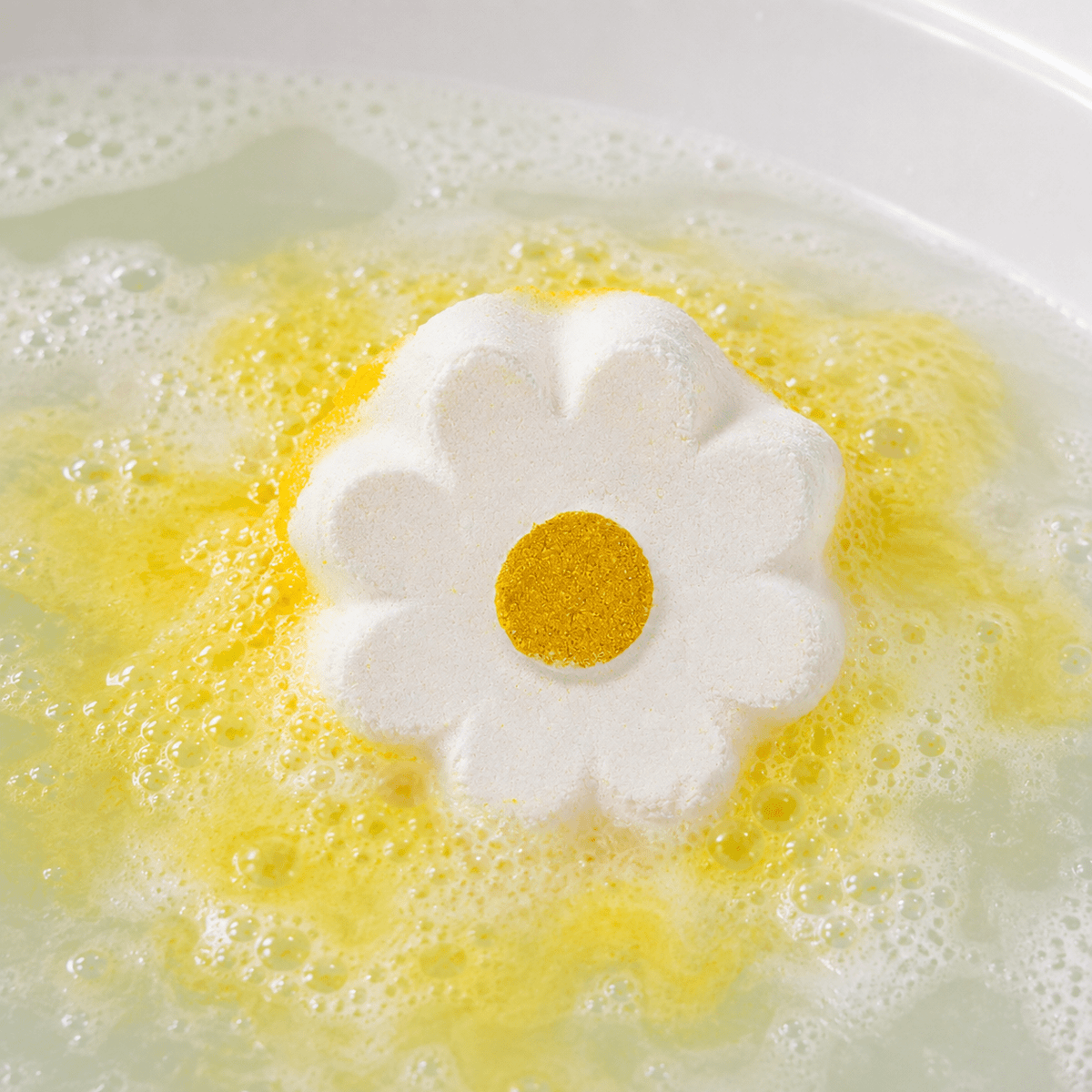 Daisy Bath Bomb – A Dose of Happy
