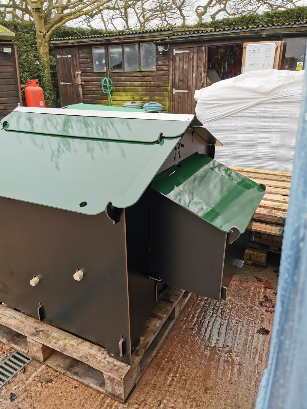 Easicoop Chalet 2XL HPL Chicken Coop | 10–15 Large Birds - product image 7 - Wellbeing Pets